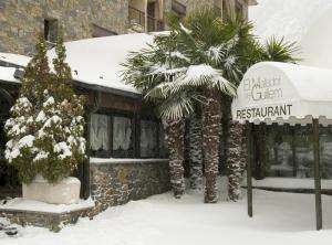 Accommodation with a Restaurant in Encamp, Andorra