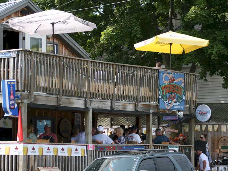 Pierside Pub, Port Stanley Food & Drink